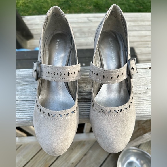 Michael Shannon Shelia Perforated Suede
Mary Jane Heels Gray 10 M - Picture 9 of 9